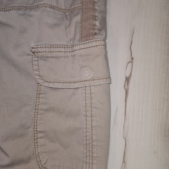 Time and Tru Beige Cargo Capri Pants Womens 12 Stretch Utility Casual Travel - Picture 4 of 10